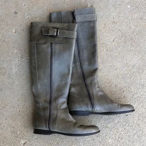 Tall women’s grey leather boots. Size 4